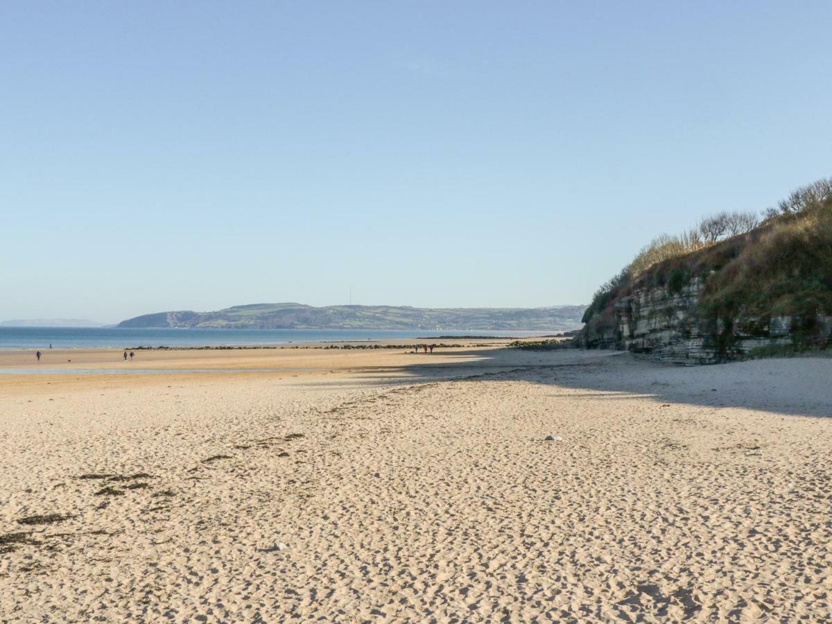 Cororion Cottage Benllech Exteriör bild